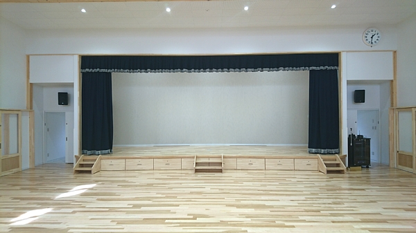 遊戯室ステージ(2)600.jpg
