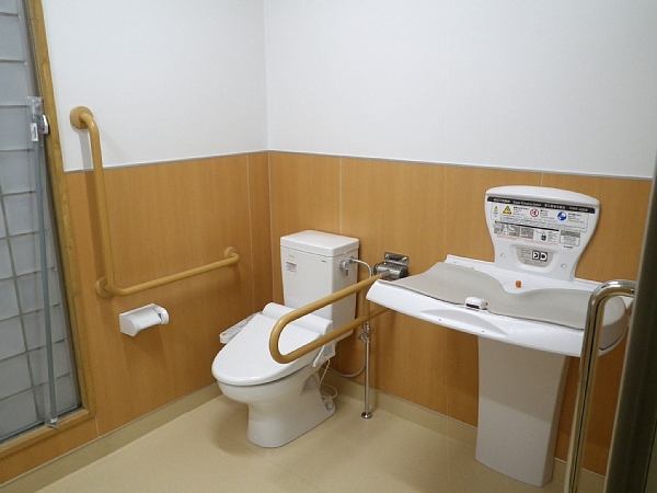 多目的トイレ.JPG